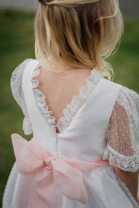 Vestido Branco e rosa De Festa Com Renda Bordada E Cinto contrastante