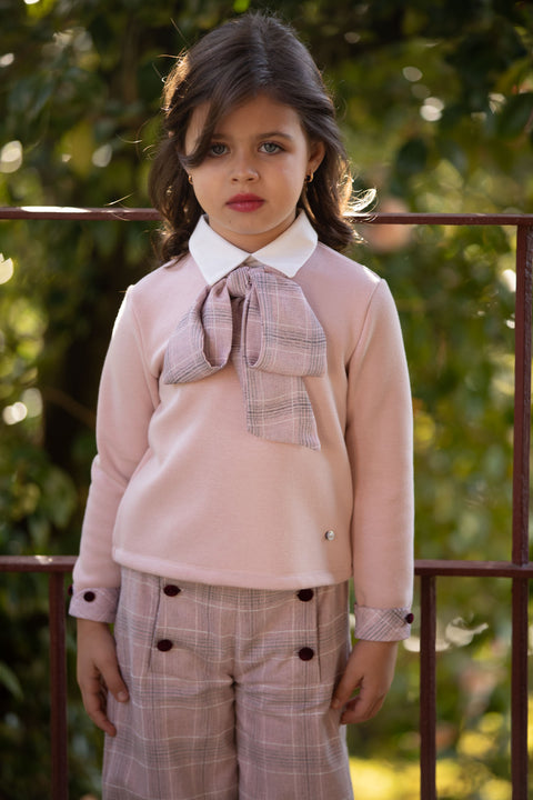 Pink knit sweater with checkered bow