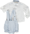 Conjunto de camisa branca e calções azuis com alças