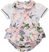 Conjunto de menina com blusa branca e body com padrão floral azul