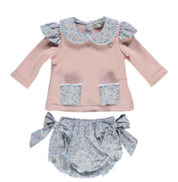 Conjunto menina com camisola de malha e calções florais azuis