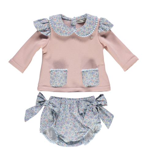 Girl's set with knitted sweater and blue floral shorts