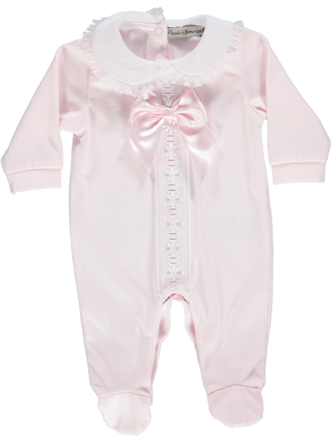 Babygrow rosa para menina com detalhes rendados e laço