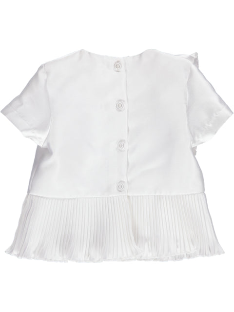 Blusa branca com tecido plissado e grande laço