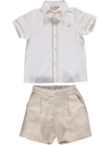 Conjunto de menino de calção beige com camisa branca