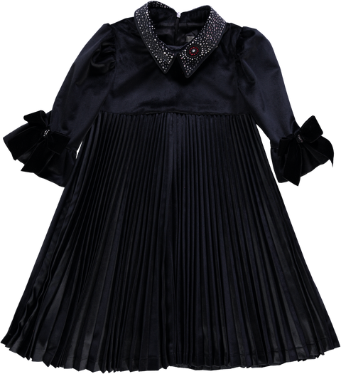 Vestido de veludo preto plissado com brilhantes