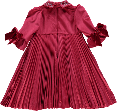 Vestido de veludo vermelho plissado com brilhantes