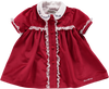 Vestido de veludo vermelho com detalhes em renda branca