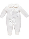 Babygrow branco com gola em renda e laços